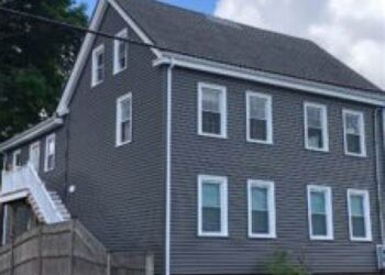 Roofing and Siding in Stoneham, MA | EM Snow